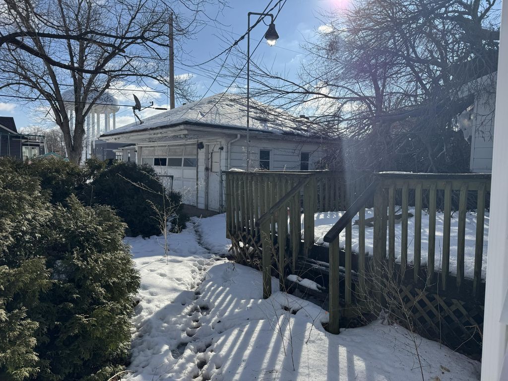 Photo of 111 N Calumet Avenue, Michigan City, IN 46360 (MLS # 836314)