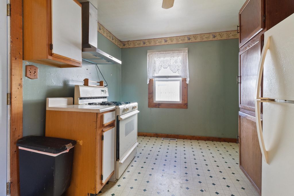 Photo of 825 N Sherman Street, Crown Point, IN 46307 (MLS # 835893)