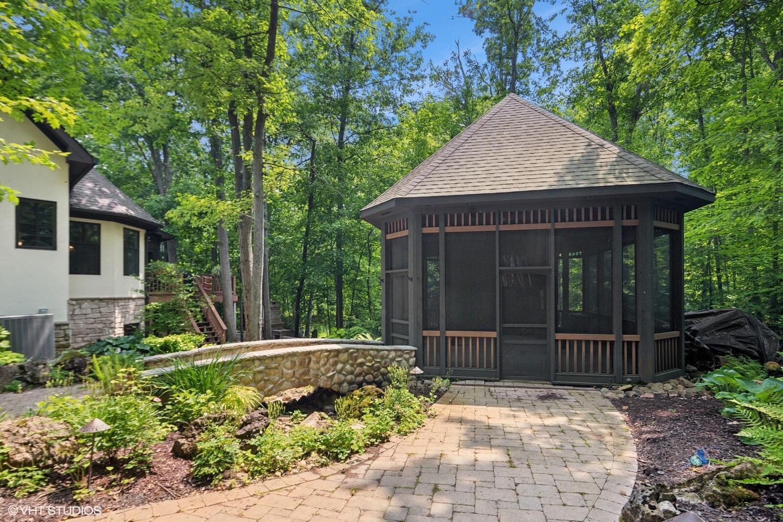 222 Crabapple Lane