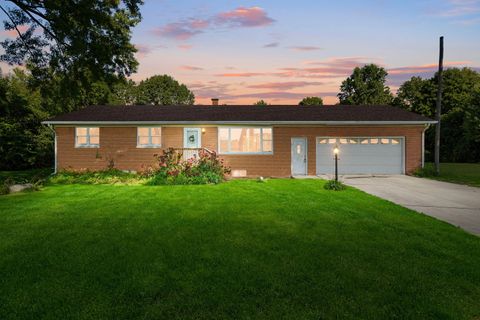 865 W 200 N, La Porte, IN 46350 - #: 828473