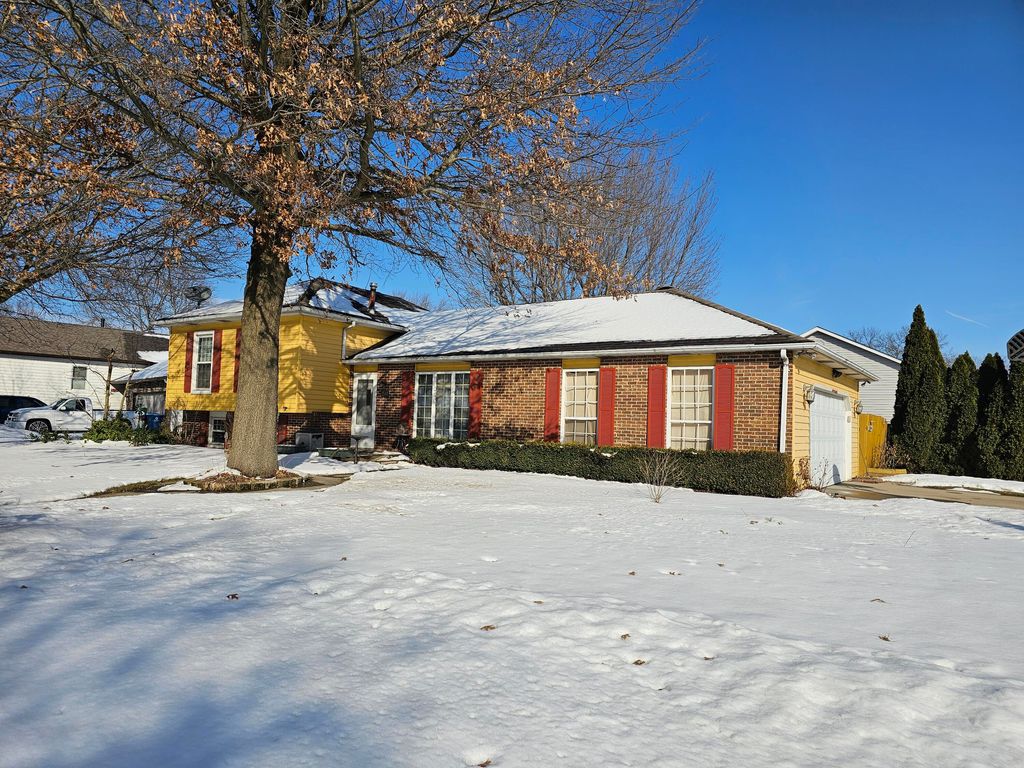 Photo of 1541 Fox Point Drive, Chesterton, IN 46304 (MLS # 833927)