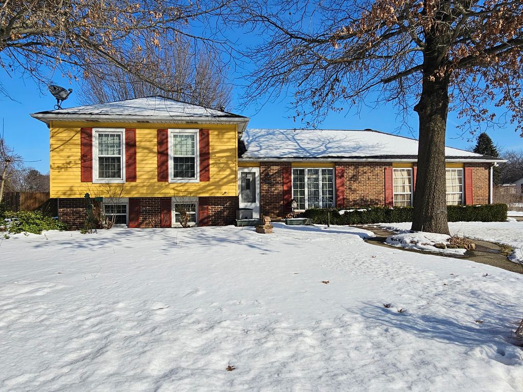 Photo of 1541 Fox Point Drive, Chesterton, IN 46304 (MLS # 833927)