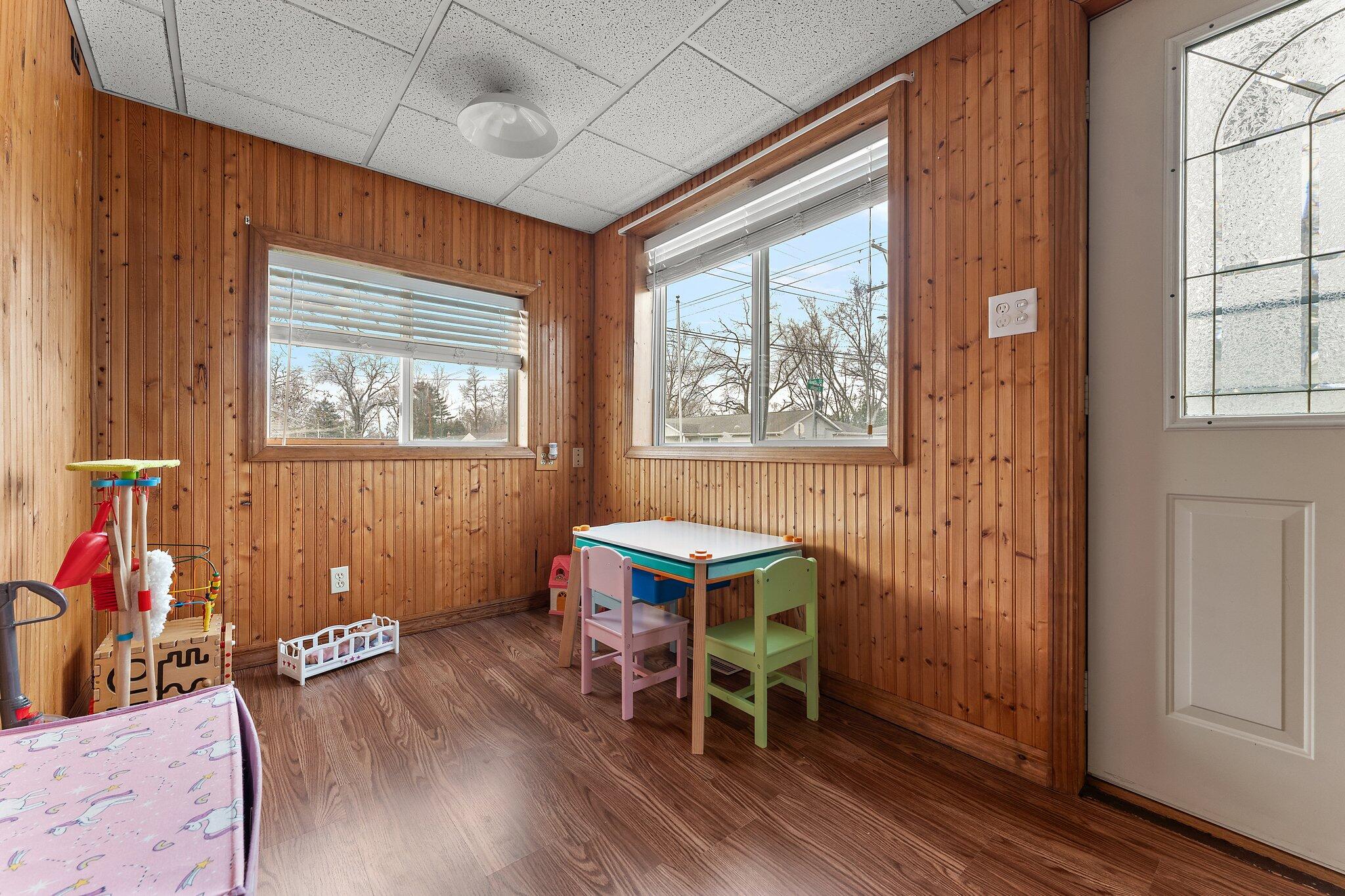 Kouts, Indiana 46347, United States, 3 Bedrooms Bedrooms, ,2 BathroomsBathrooms,Residential,Active,96262