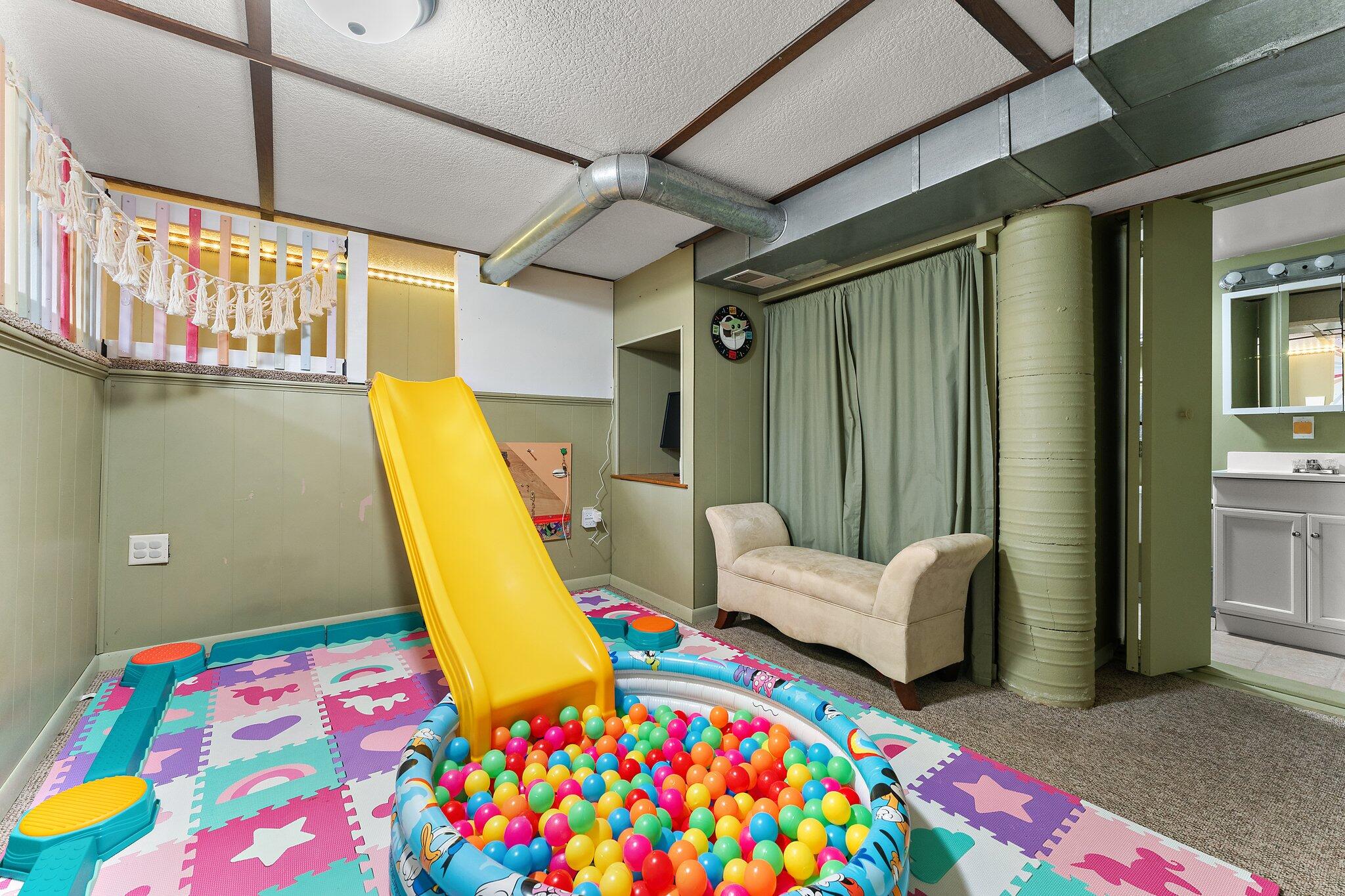 Kouts, Indiana 46347, United States, 3 Bedrooms Bedrooms, ,2 BathroomsBathrooms,Residential,Active,96262