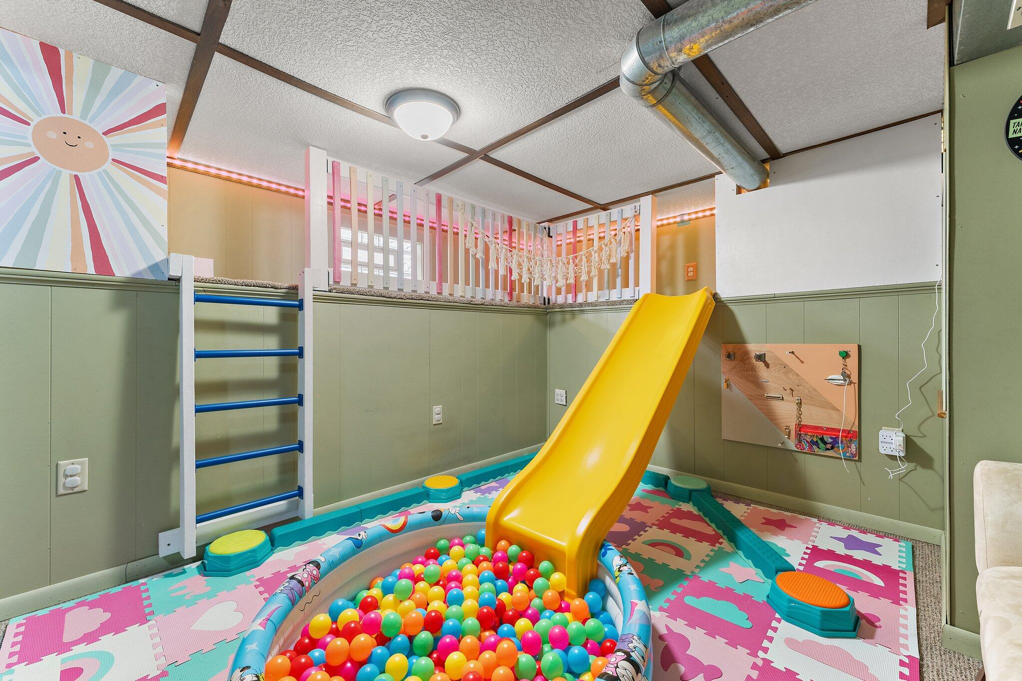 Kouts, Indiana 46347, United States, 3 Bedrooms Bedrooms, ,2 BathroomsBathrooms,Residential,Active,96262