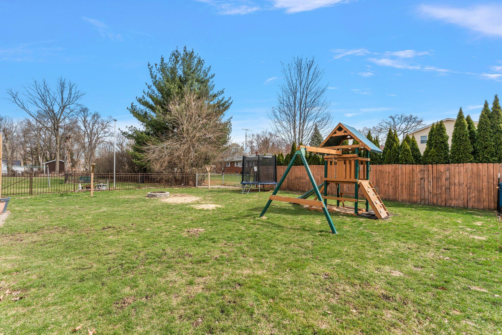 Kouts, Indiana 46347, United States, 3 Bedrooms Bedrooms, ,2 BathroomsBathrooms,Residential,Active,96262