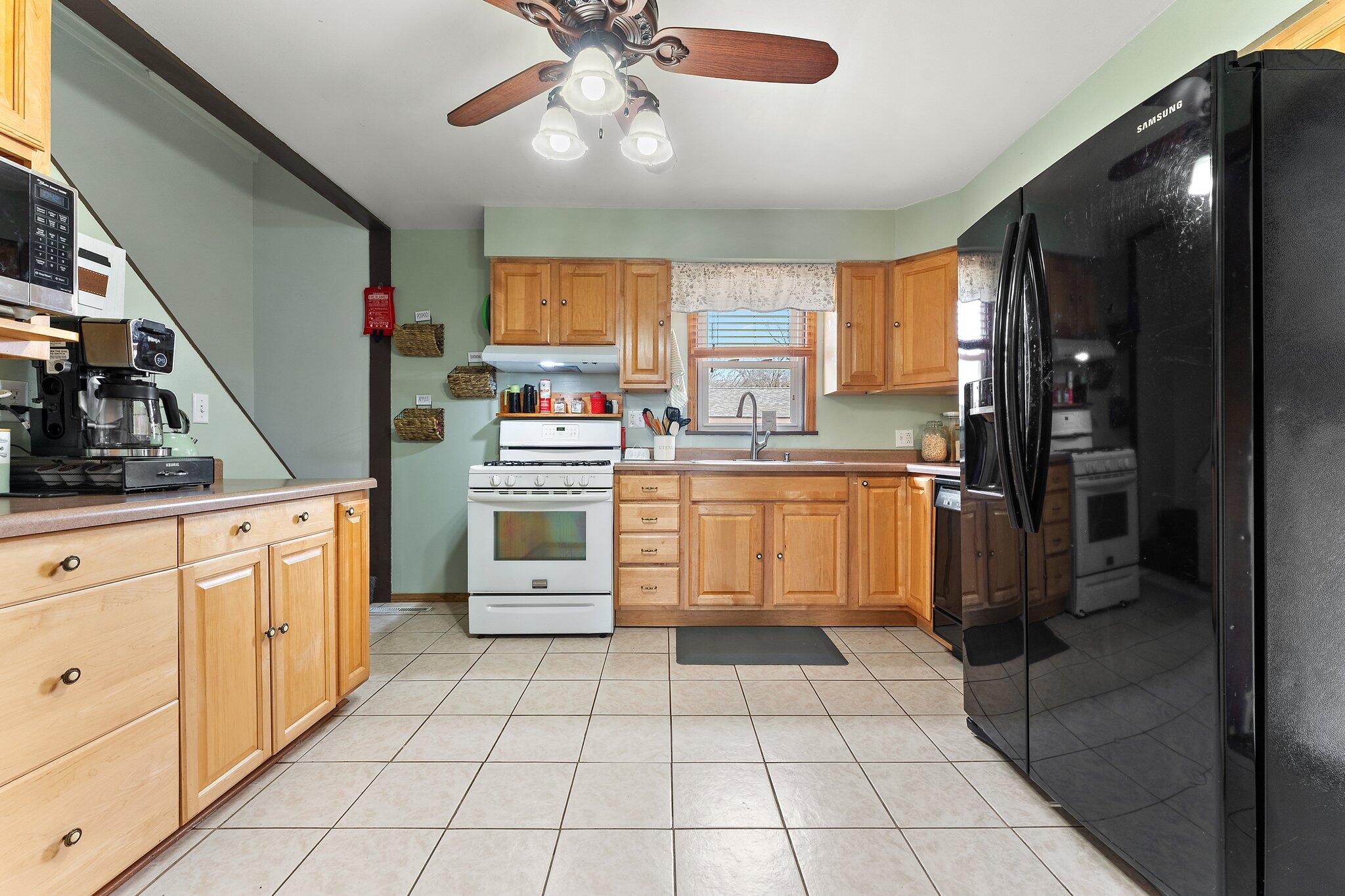 Kouts, Indiana 46347, United States, 3 Bedrooms Bedrooms, ,2 BathroomsBathrooms,Residential,Active,96262