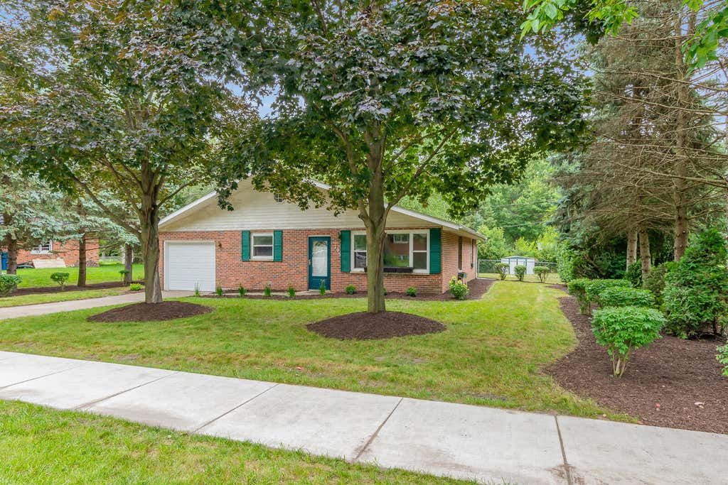 Photo of 705 2nd Avenue NW, DeMotte, IN 46310 (MLS # 843340)