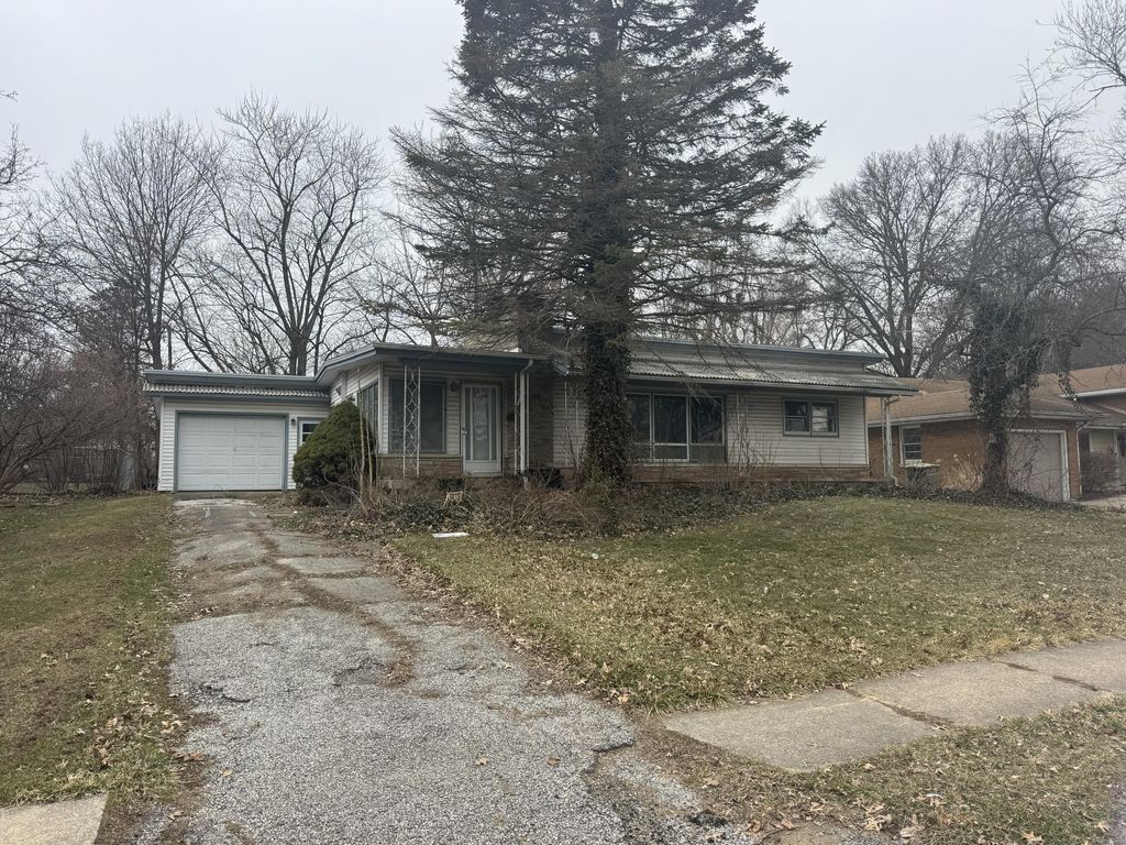 Photo of 1501 Lafayette Street, Valparaiso, IN 46383 (MLS # 836398)