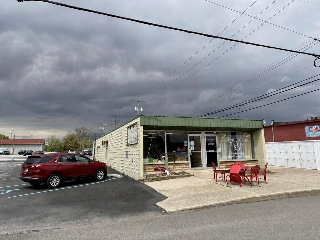 Photo of 103 W Sigler Street, Hebron, IN 46341 (MLS # 837980)