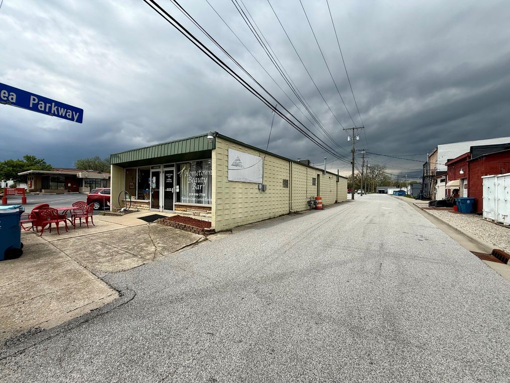 Photo of 103 W Sigler Street, Hebron, IN 46341 (MLS # 837980)