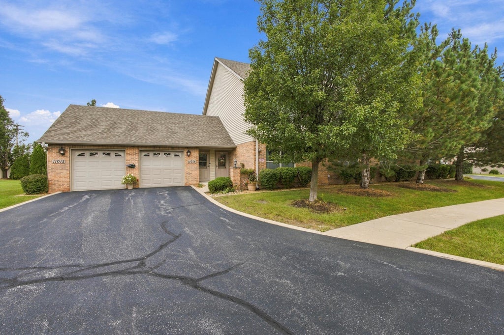 Photo of 11014 Beacon Court, Saint John, IN 46373 (MLS # 845685)