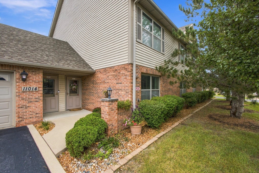 Photo of 11014 Beacon Court, Saint John, IN 46373 (MLS # 845685)