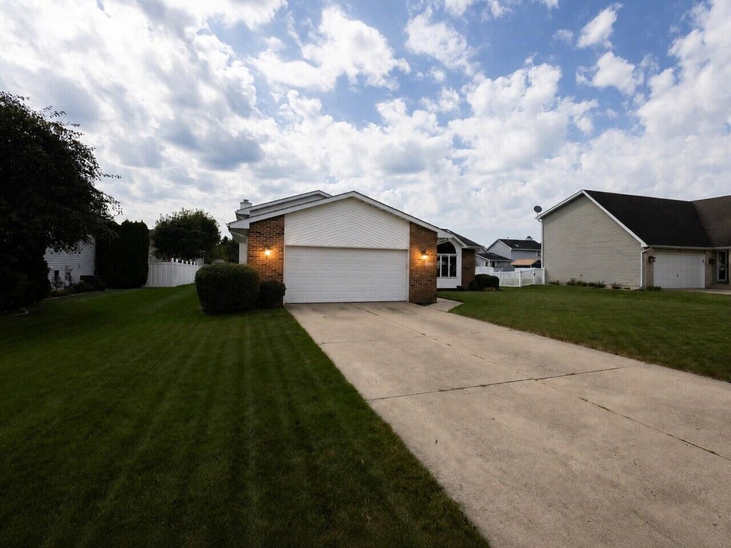 Photo of 4931 Cardinal Court, Schererville, IN 46375 (MLS # 844948)
