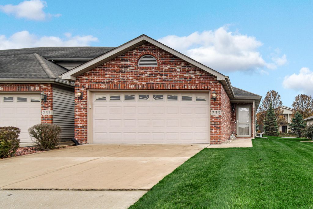 Photo of 233 Deertrail Lane, Schererville, IN 46375 (MLS # 832298)