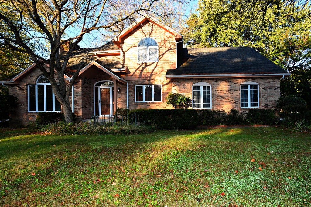 Photo of 3303 Greyfox Drive N, Valparaiso, IN 46383 (MLS # 846603)