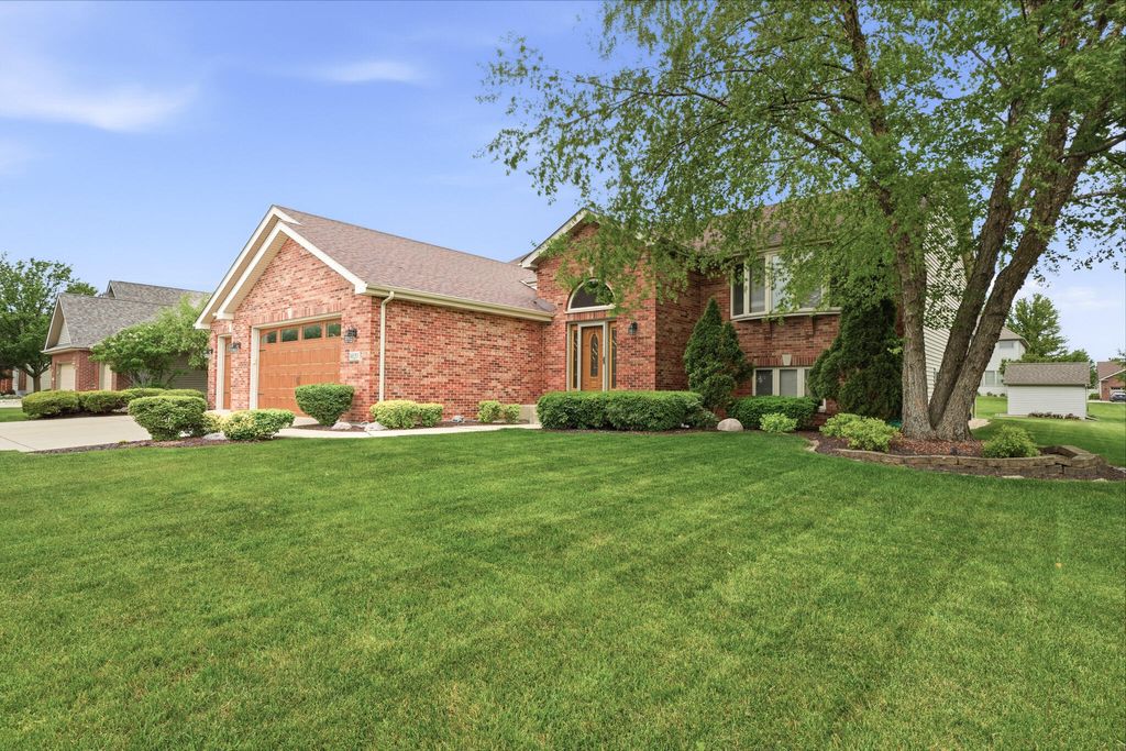 Photo of 8620 W 92nd Lane, Saint John, IN 46373 (MLS # 839218)