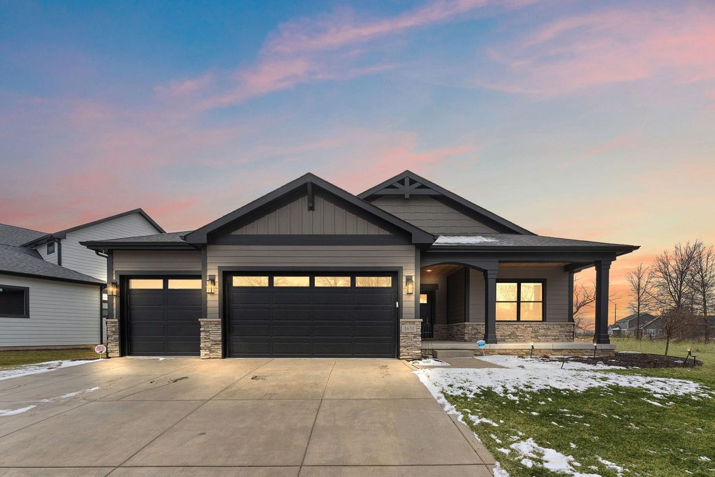 Photo of 1651 Forest Ridge Drive, Valparaiso, IN 46385 (MLS # 834681)