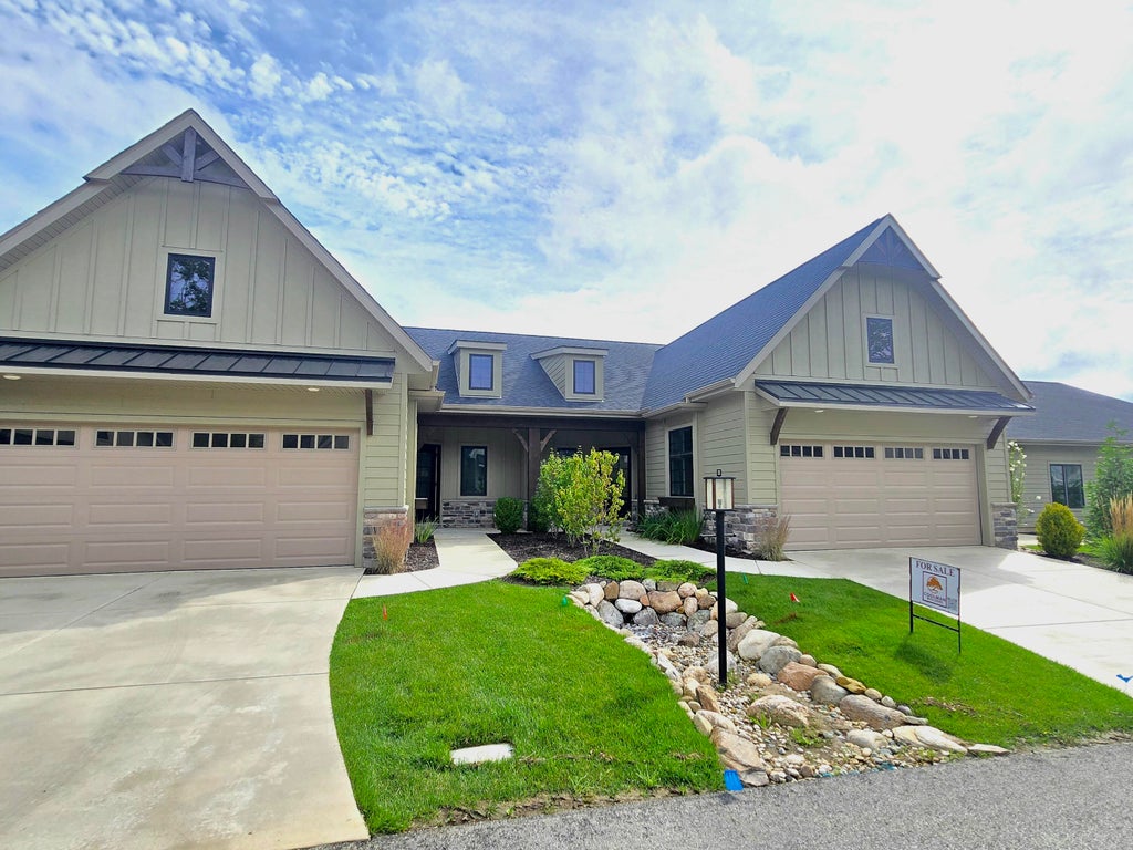 Photo of 1916 W Woodglen Circle, Valparaiso, IN 46383 (MLS # 845738)