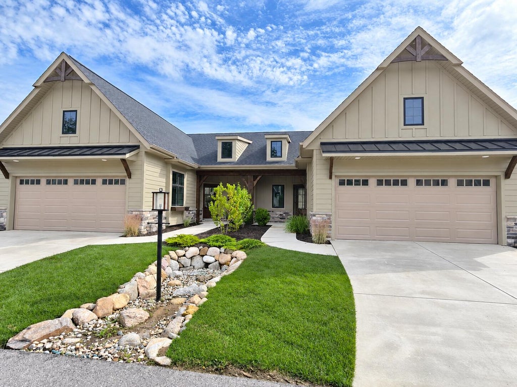Photo of 1916 W Woodglen Circle, Valparaiso, IN 46383 (MLS # 845738)