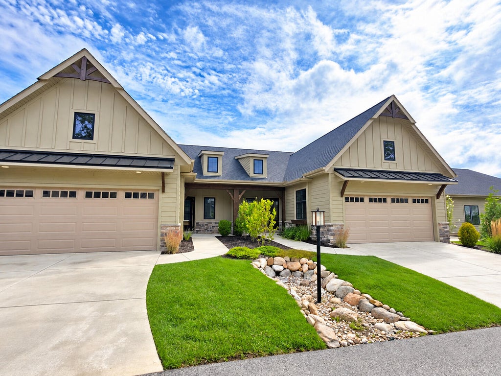 Photo of 1916 W Woodglen Circle, Valparaiso, IN 46383 (MLS # 845738)
