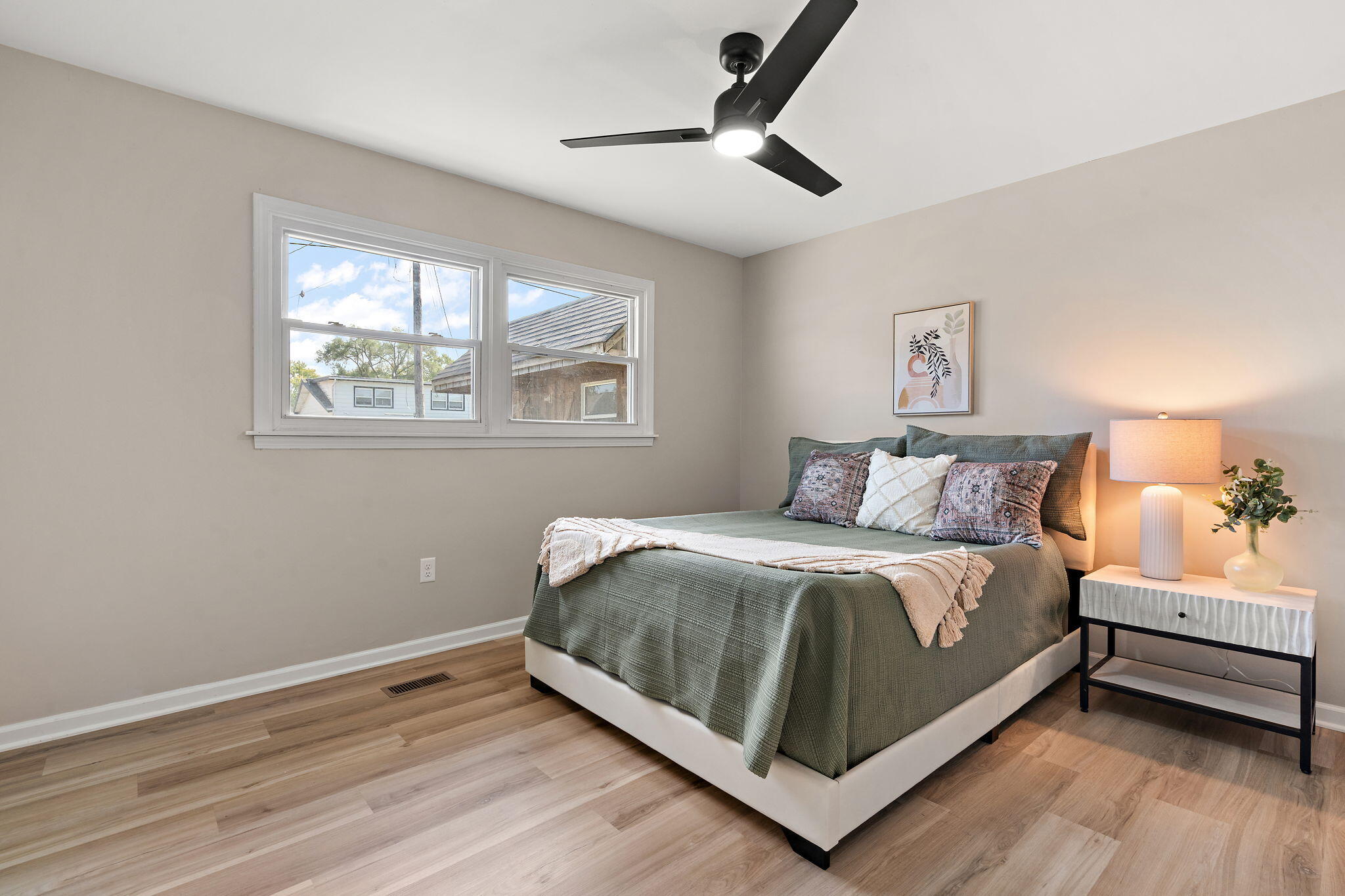 Hobart, Indiana 46342, United States, 3 Bedrooms Bedrooms, ,1 BathroomBathrooms,Residential,Active,225230