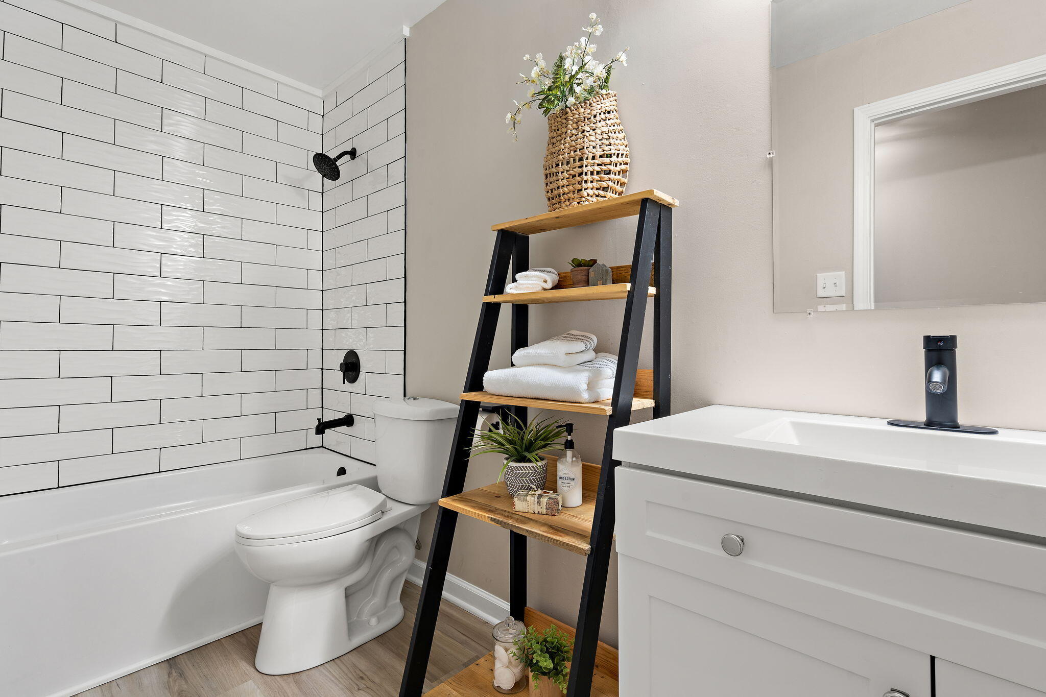 Hobart, Indiana 46342, United States, 3 Bedrooms Bedrooms, ,1 BathroomBathrooms,Residential,Active,225230