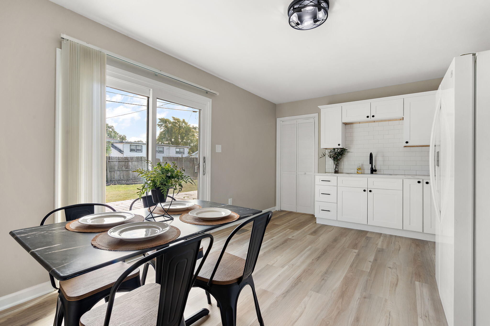 Hobart, Indiana 46342, United States, 3 Bedrooms Bedrooms, ,1 BathroomBathrooms,Residential,Active,225230