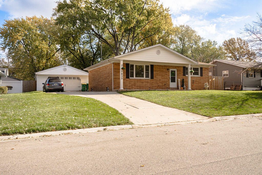 Photo of 7825 Marshall Place, Merrillville, IN 46410 (MLS # 830282)