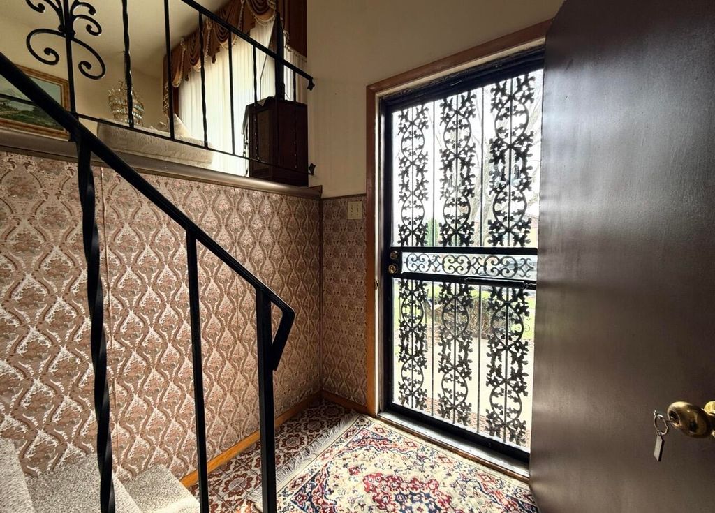 Photo of 1810 W 95th Court, Crown Point, IN 46307 (MLS # 836098)