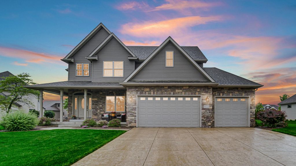 Photo of 9723 Elle Avenue, Saint John, IN 46373 (MLS # 839575)