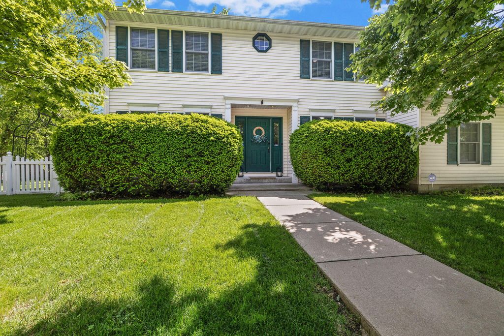 Photo of 7603 Foxwood Drive, Schererville, IN 46375 (MLS # 839285)