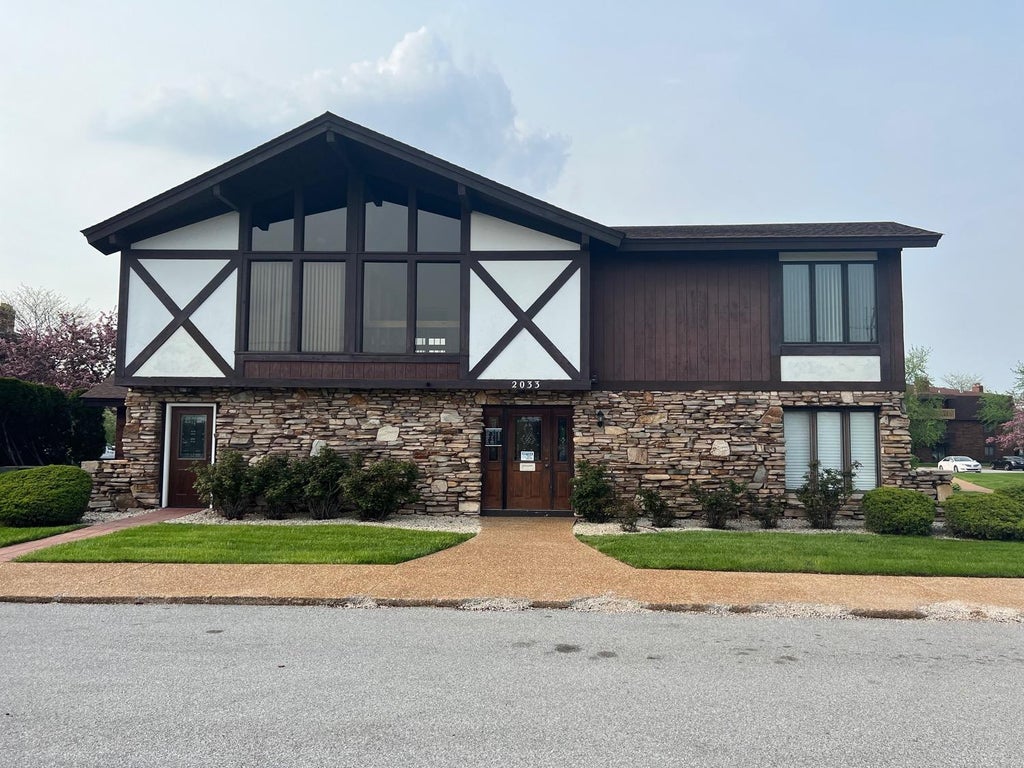 Photo of 2045 45th Street #203, Highland, IN 46322 (MLS # 841738)