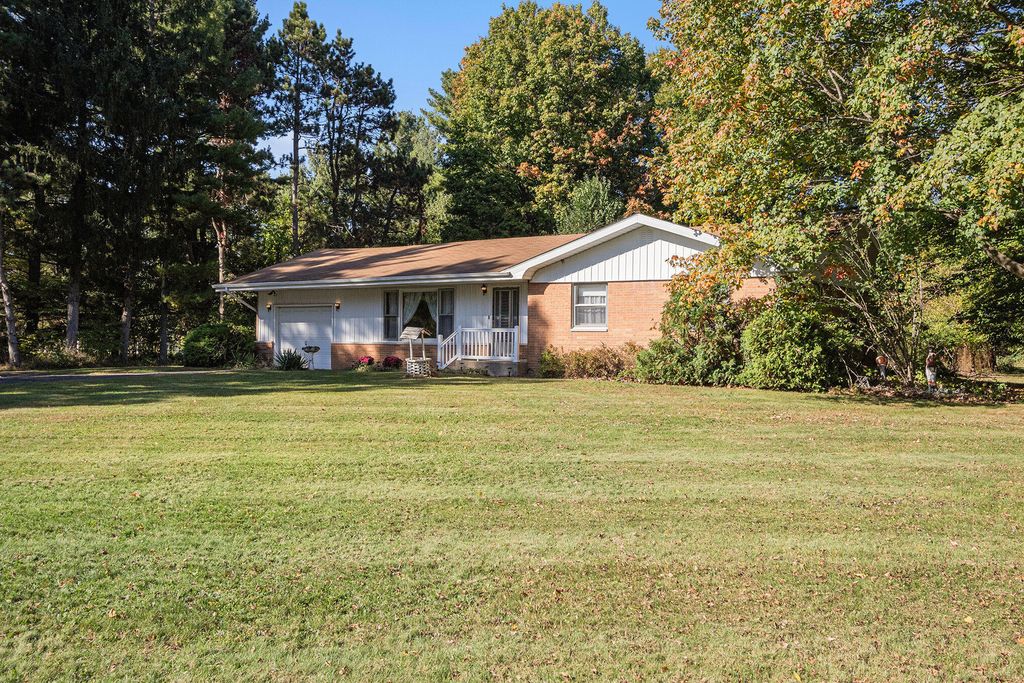 Photo of 383 E 1050 N, Chesterton, IN 46304 (MLS # 829707)