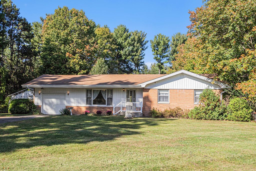 Photo of 383 E 1050 N, Chesterton, IN 46304 (MLS # 829707)