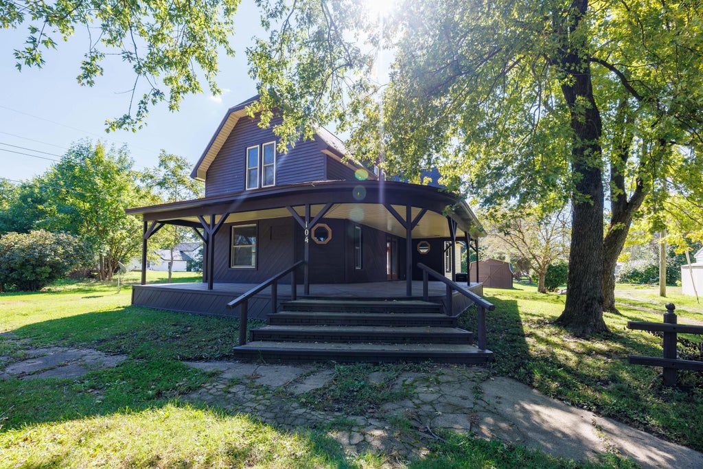 Photo of 104 E 5th Street, Earl Park, IN 47942 (MLS # 846366)