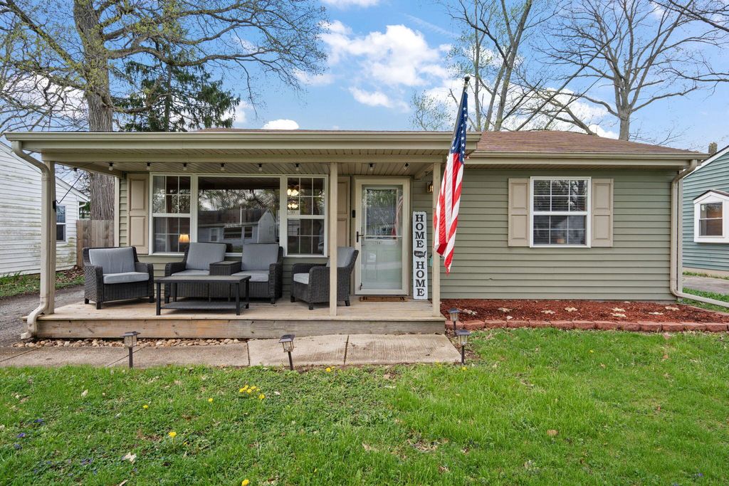 Photo of 724 Imperial Road, Valparaiso, IN 46385 (MLS # 837296)