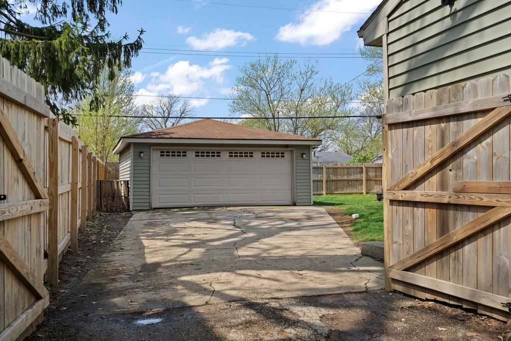 Photo of 724 Imperial Road, Valparaiso, IN 46385 (MLS # 837296)