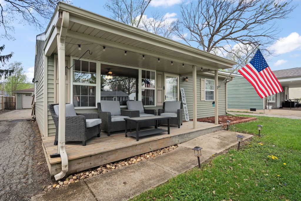 Photo of 724 Imperial Road, Valparaiso, IN 46385 (MLS # 837296)