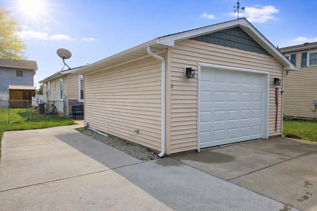 Photo of 5027 E Woodland Drive, Knox, IN 46534 (MLS # 836356)