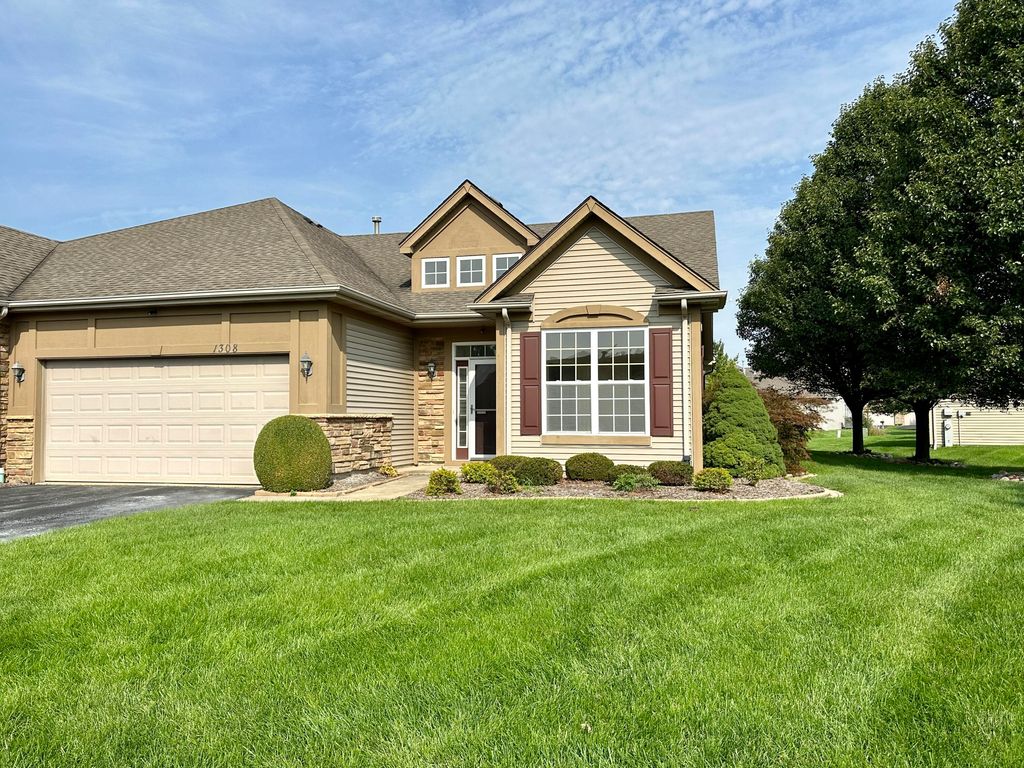 Photo of 1308 Charlevoix Way, Schererville, IN 46375 (MLS # 833112)