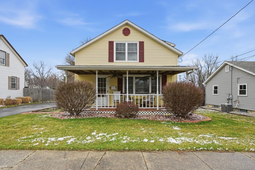 Photo of 512 W South Street, Crown Point, IN 46307 (MLS # 835890)