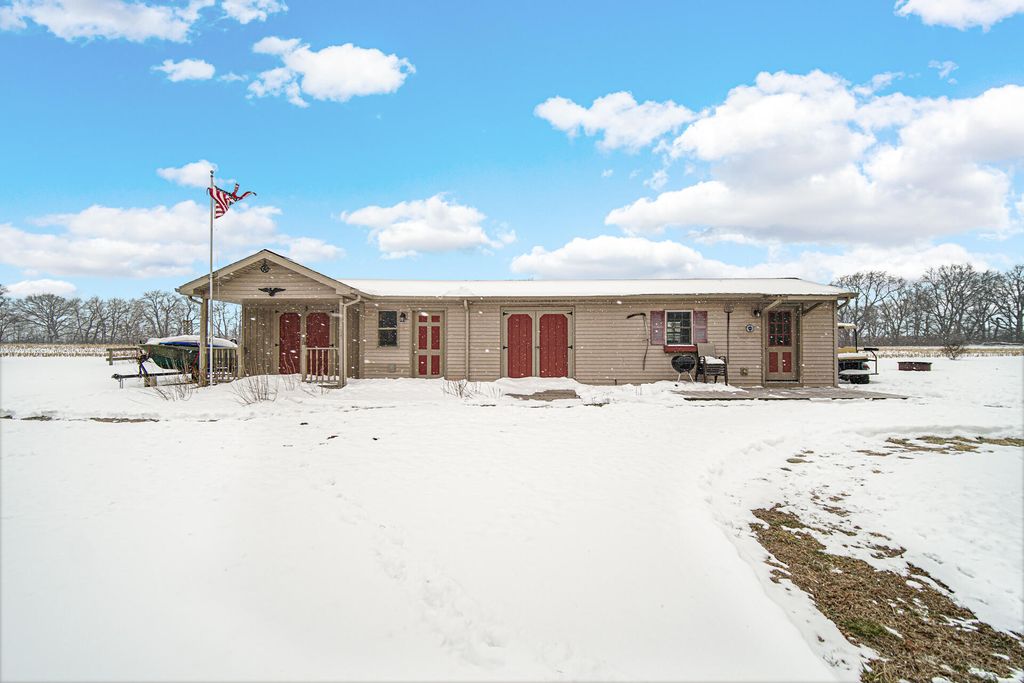 Photo of 4698 S 650 W, La Porte, IN 46350 (MLS # 833715)