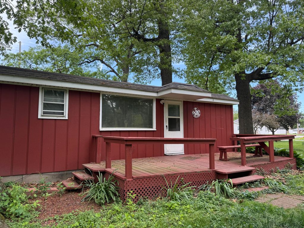Photo of 417 N Colfax Street, Griffith, IN 46319 (MLS # 839240)