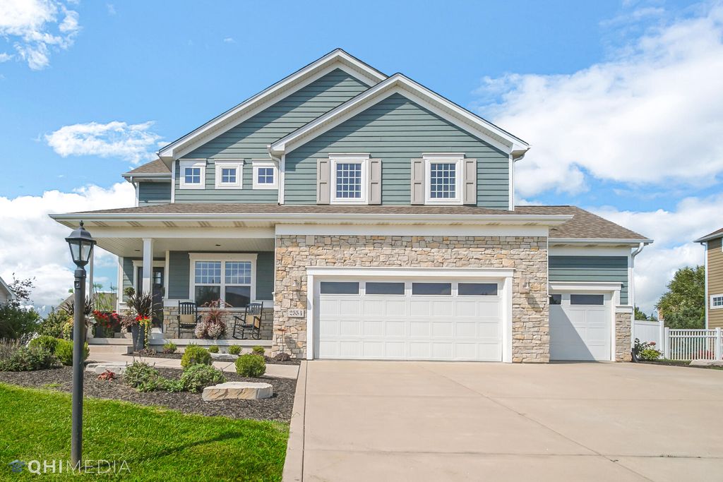 Photo of 2554 Beauty Creek Drive, Valparaiso, IN 46385 (MLS # 835707)