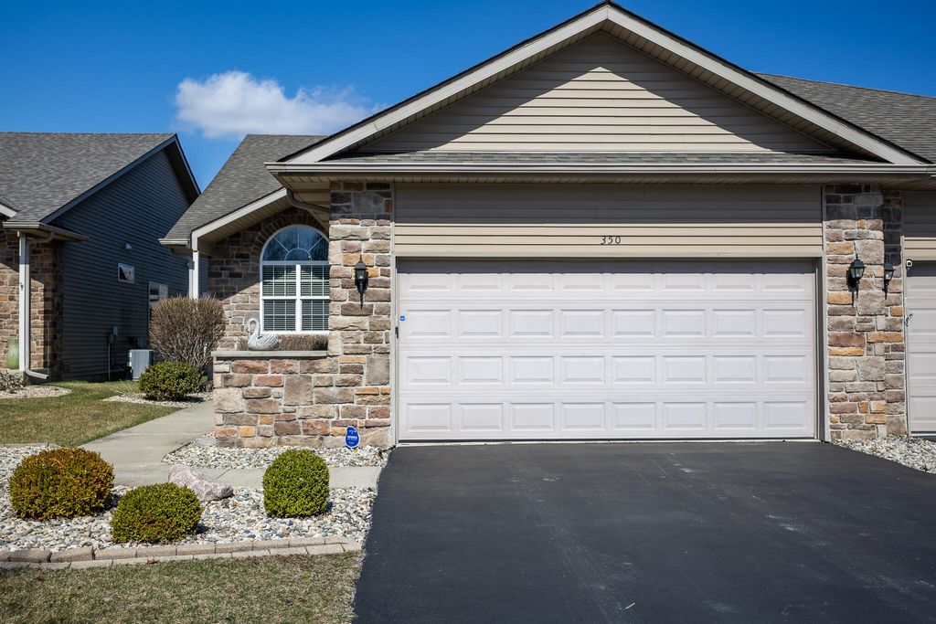 Photo of 350 Cochran Drive, Crown Point, IN 46307 (MLS # 835392)