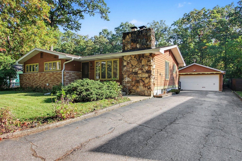 Photo of 309 Duneland Beach Drive, Michigan City, IN 46360 (MLS # 847265)