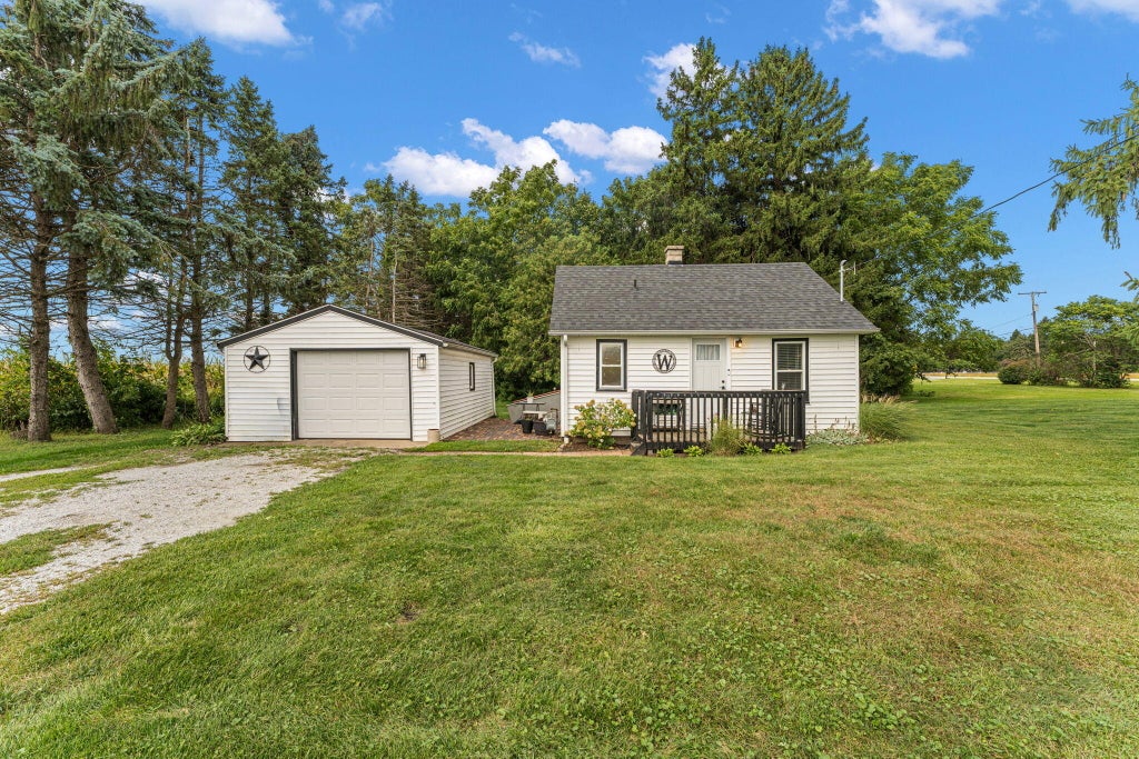Photo of 902 S 200 E, La Porte, IN 46350 (MLS # 845615)
