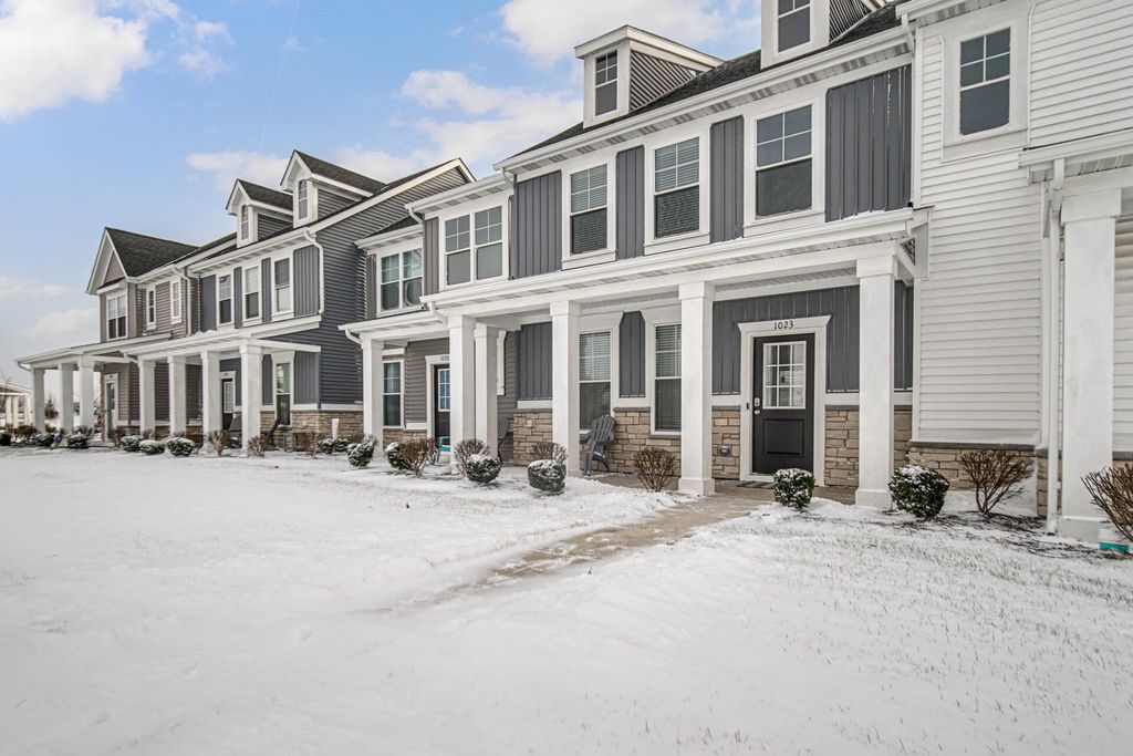 Photo of 1023 E 117th Lane, Crown Point, IN 46307 (MLS # 832981)