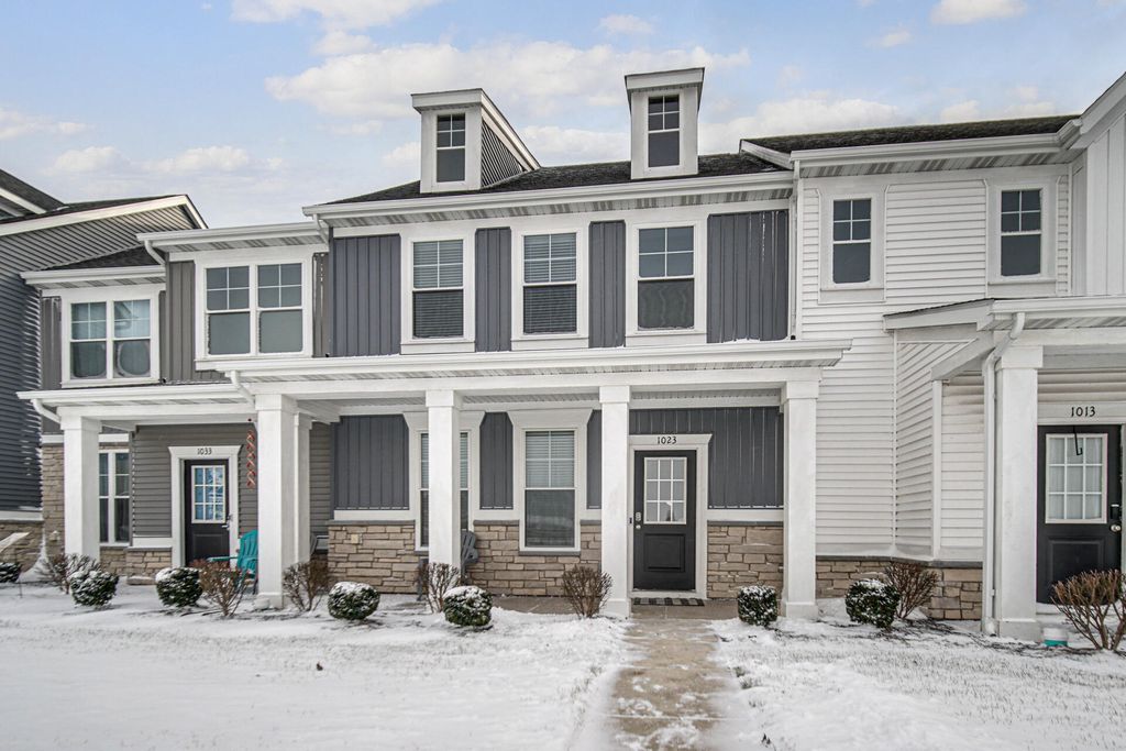 Photo of 1023 E 117th Lane, Crown Point, IN 46307 (MLS # 832981)